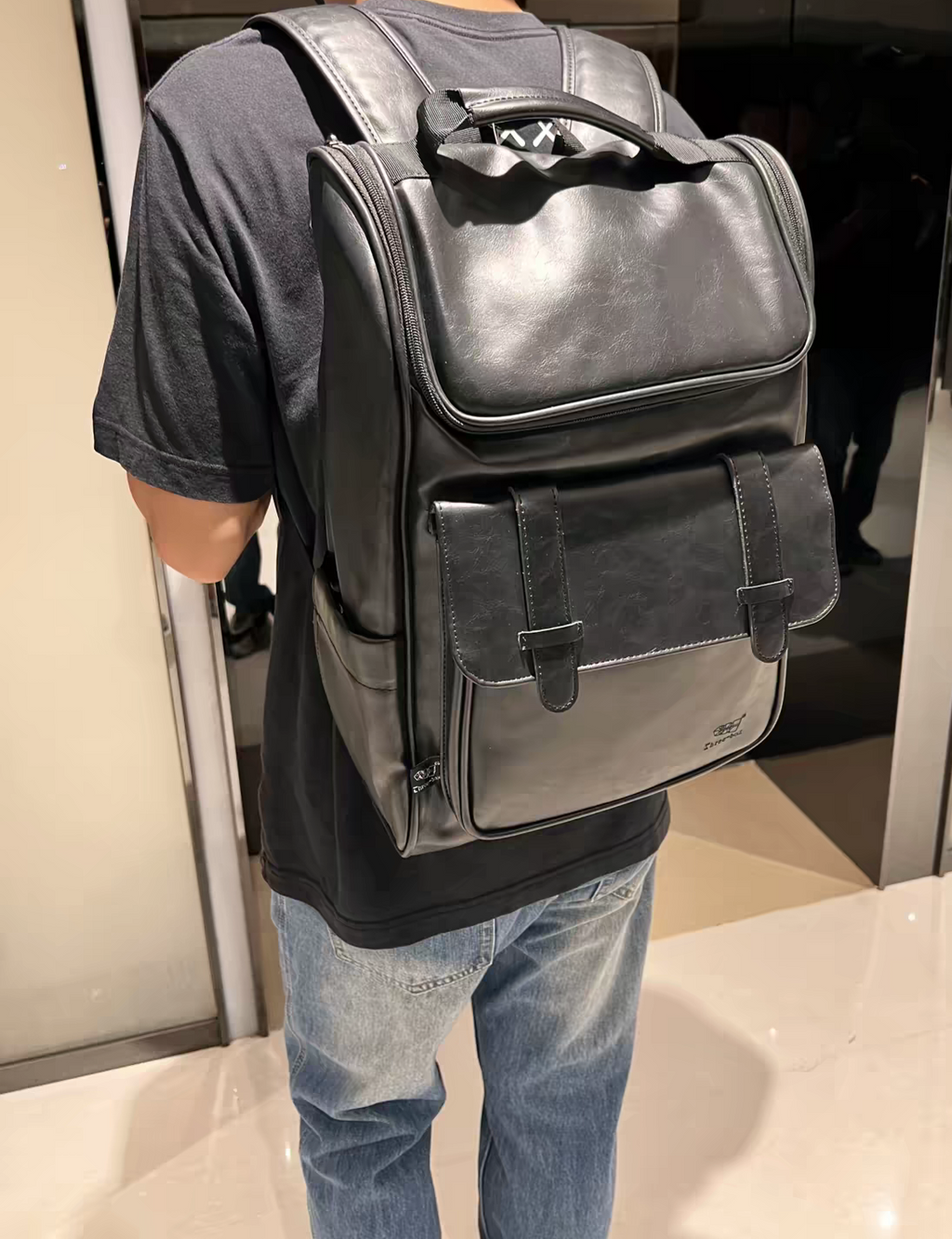 THREE-BOX 15.6"Laptop Large Capacity Unisex Leather Backpack